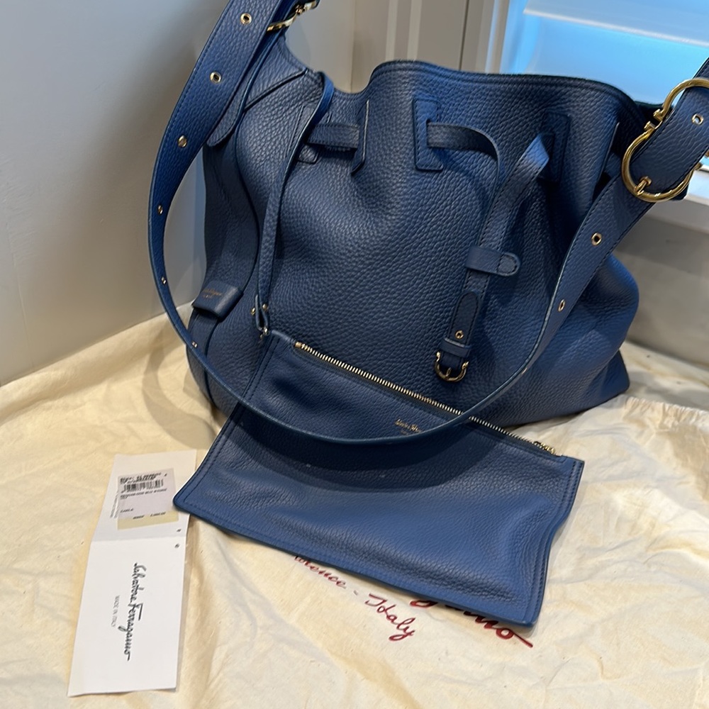 Salvatore Ferragamo Carla leather bucket bag
